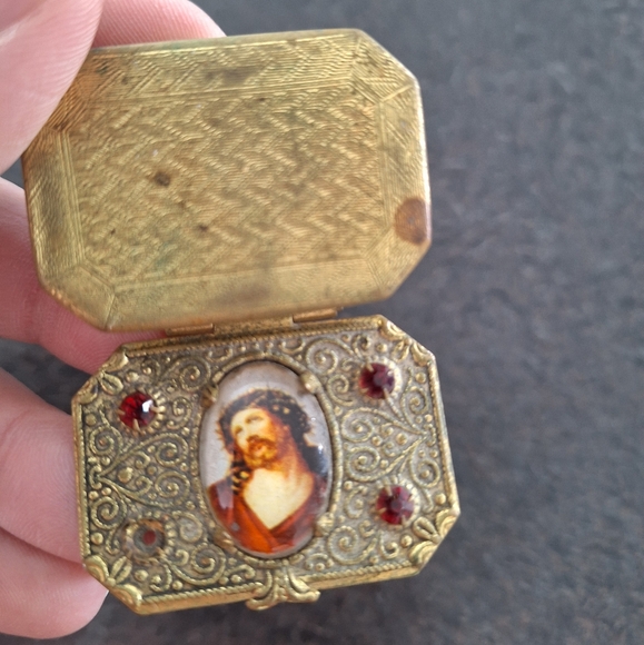 Vintage Gold Pill Box - Picture 3 of 3